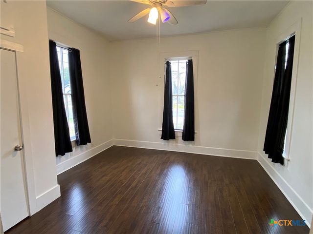 403 E Elm Street, Seguin, TX 78155