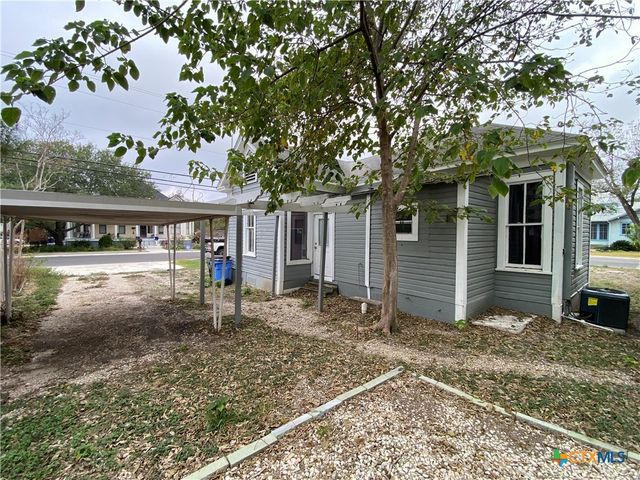 403 E Elm Street, Seguin, TX 78155