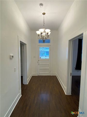 403 E Elm Street, Seguin, TX 78155