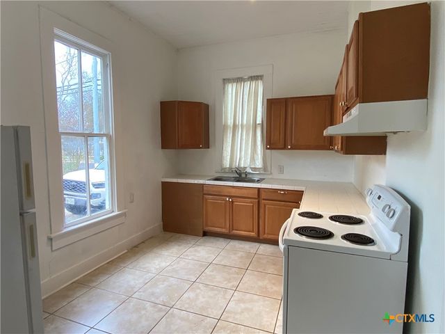 403 E Elm Street, Seguin, TX 78155