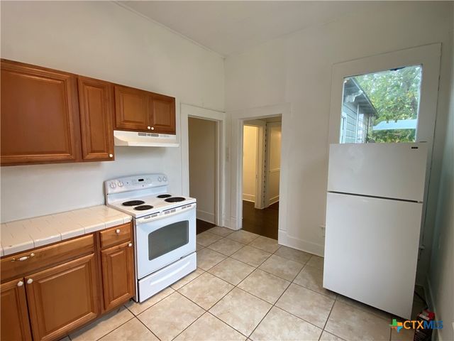 403 E Elm Street, Seguin, TX 78155