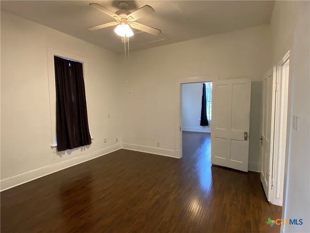 403 E Elm Street, Seguin, TX 78155