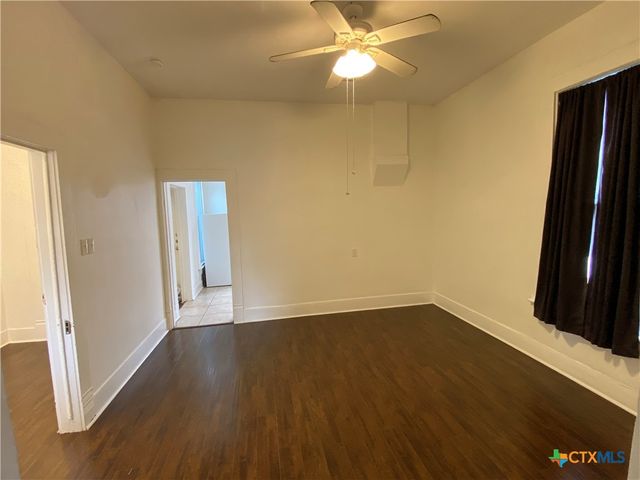 403 E Elm Street, Seguin, TX 78155