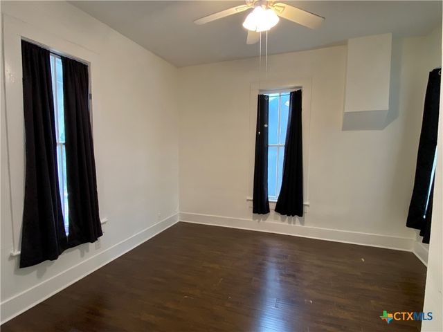 403 E Elm Street, Seguin, TX 78155