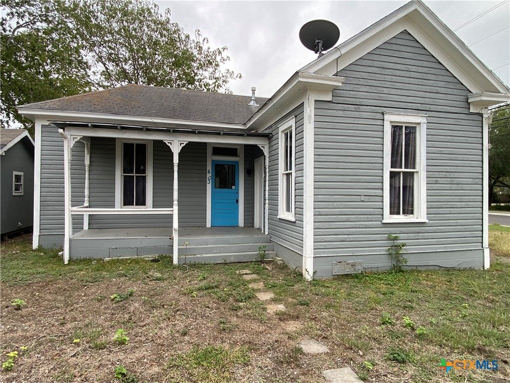 403 E Elm Street, Seguin, TX 78155