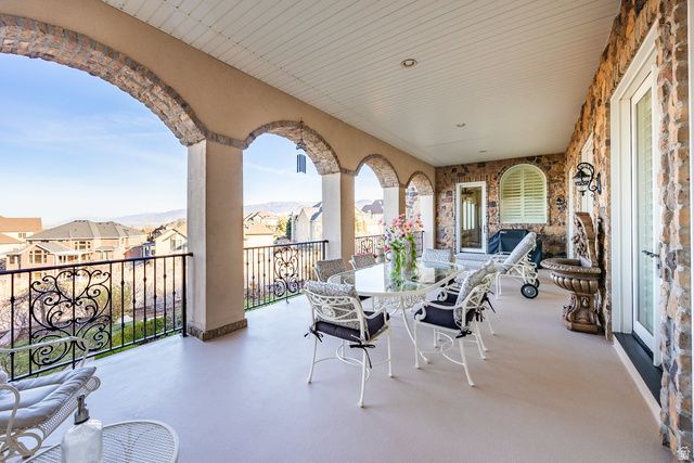 802 EAGLEPOINTE DR, North Salt Lake, UT 84054