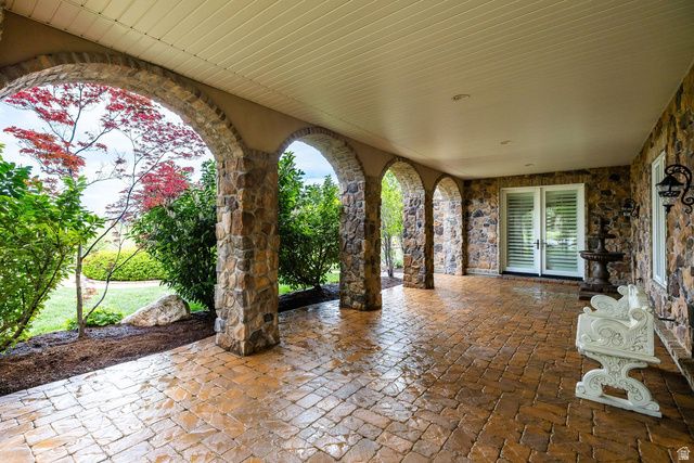 802 EAGLEPOINTE DR, North Salt Lake, UT 84054