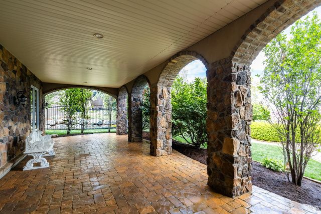 802 EAGLEPOINTE DR, North Salt Lake, UT 84054