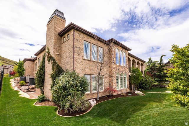 802 EAGLEPOINTE DR, North Salt Lake, UT 84054