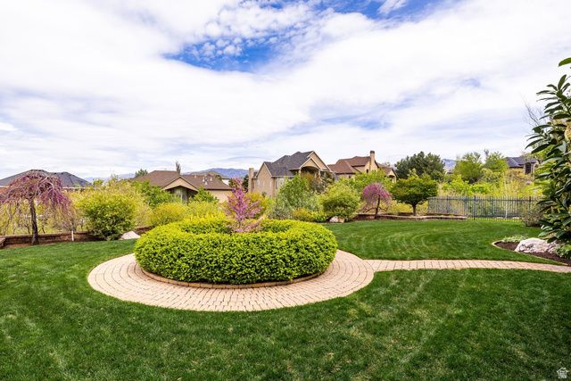 802 EAGLEPOINTE DR, North Salt Lake, UT 84054