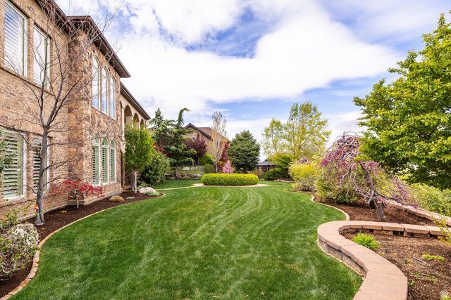 802 EAGLEPOINTE DR, North Salt Lake, UT 84054