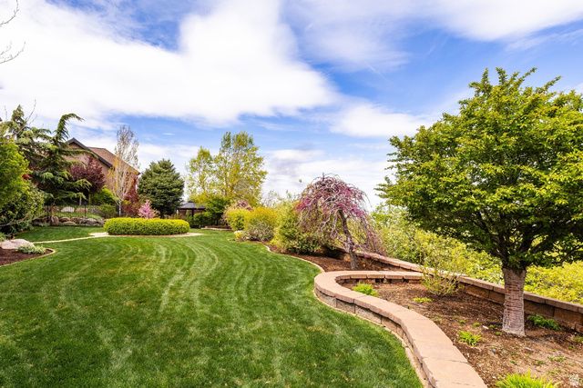 802 EAGLEPOINTE DR, North Salt Lake, UT 84054