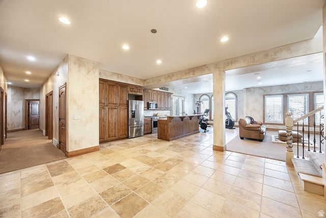 802 EAGLEPOINTE DR, North Salt Lake, UT 84054