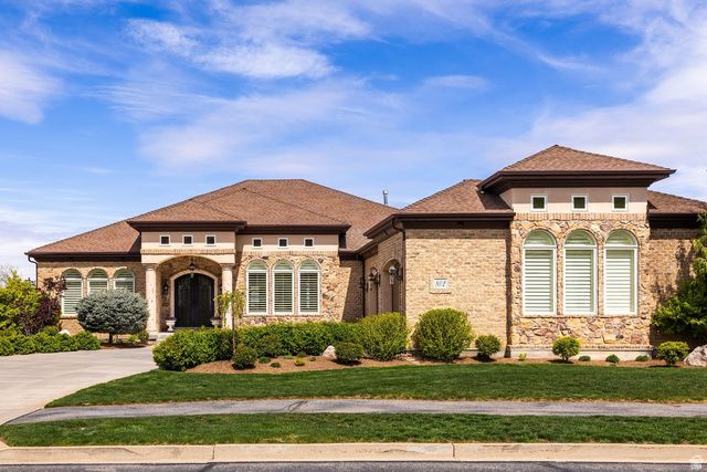 802 EAGLEPOINTE DR, North Salt Lake, UT 84054
