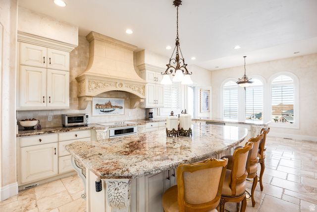 802 EAGLEPOINTE DR, North Salt Lake, UT 84054