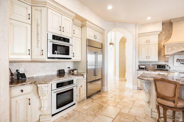 802 EAGLEPOINTE DR, North Salt Lake, UT 84054