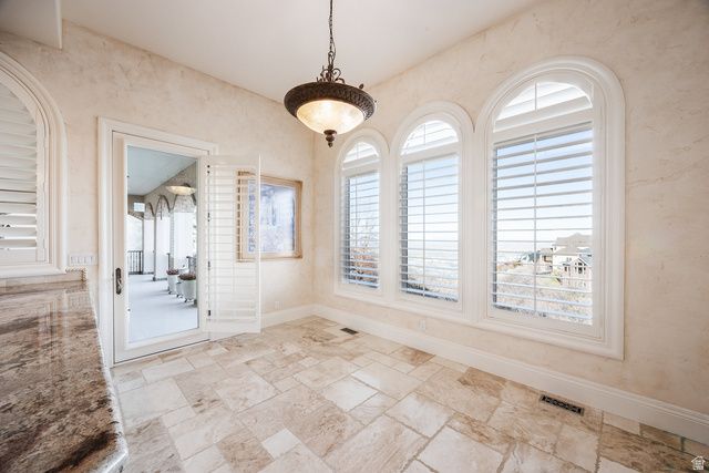 802 EAGLEPOINTE DR, North Salt Lake, UT 84054