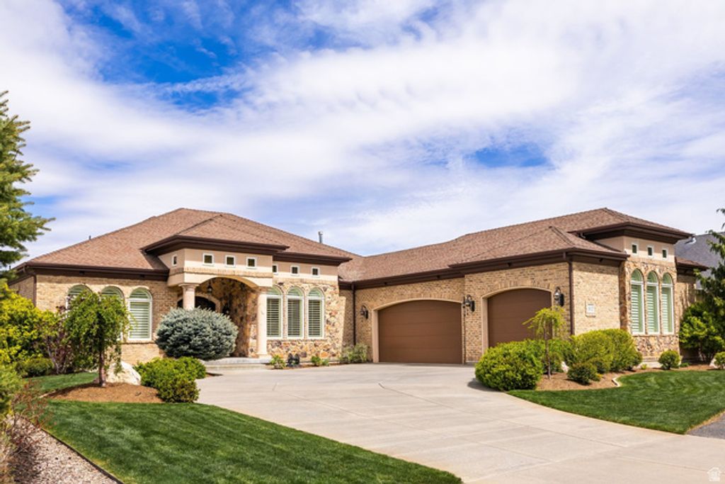 802 EAGLEPOINTE DR, North Salt Lake, UT 84054