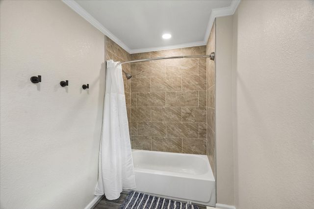 5243 Caversham Drive, Houston, TX 77096