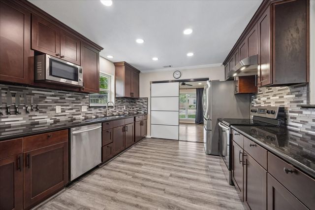 5243 Caversham Drive, Houston, TX 77096