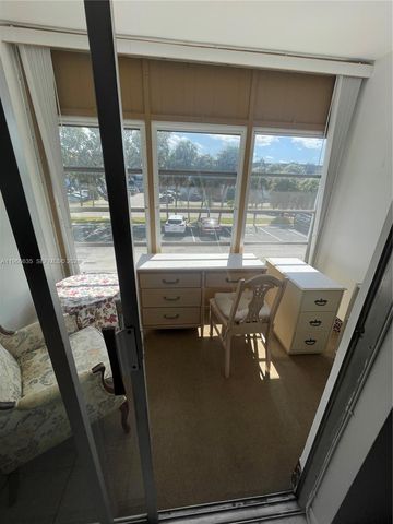 4881 NW 22nd St B7, Lauderhill, FL 33313