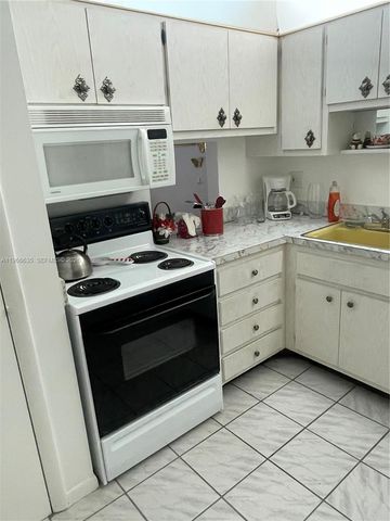 4881 NW 22nd St B7, Lauderhill, FL 33313