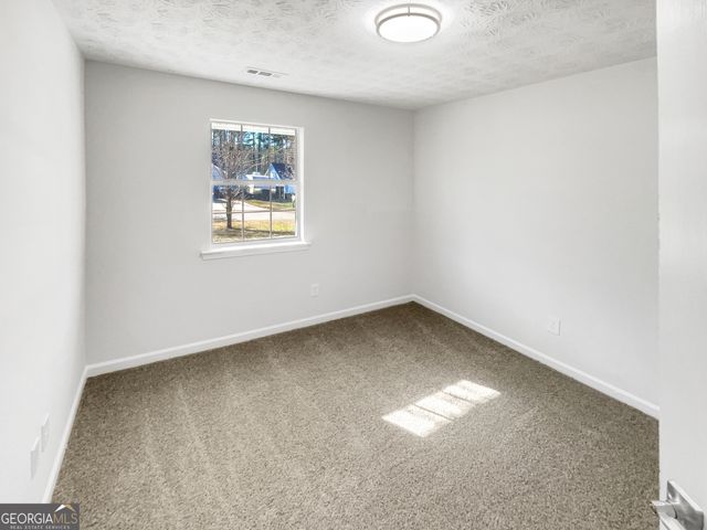 24 Chelsea Lane, Grantville, GA 30220