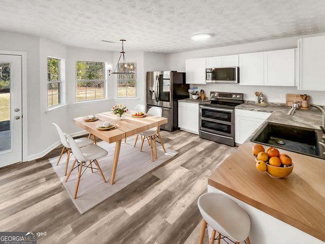 24 Chelsea Lane, Grantville, GA 30220