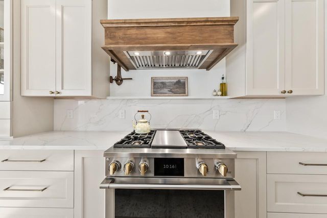 20285 Newport LANE, Brookfield, WI 53045