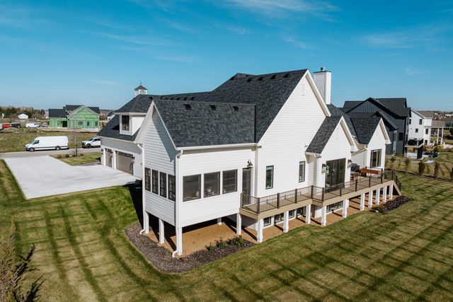 20285 Newport LANE, Brookfield, WI 53045