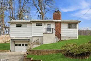 10 De Lazier Pl, Bloomingdale Boro, NJ 07403
