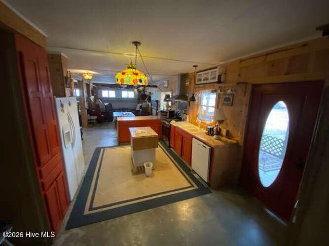 2704 Waccamaw Shores Road, Lake Waccamaw, NC 28450