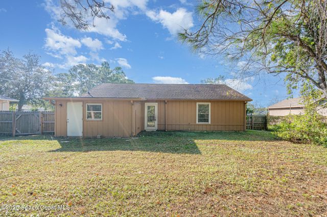 1193 Kenmore Street NW, Palm Bay, FL 32907