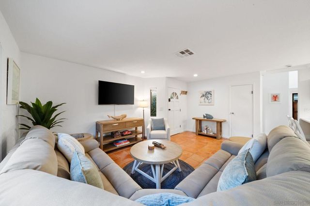 721 Glenview, La Jolla, CA 92037