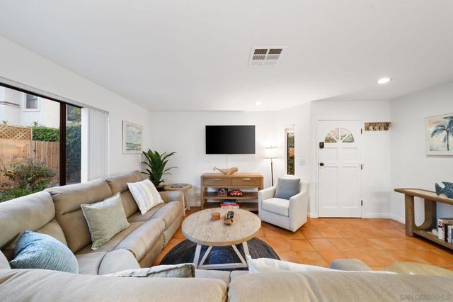 721 Glenview, La Jolla, CA 92037