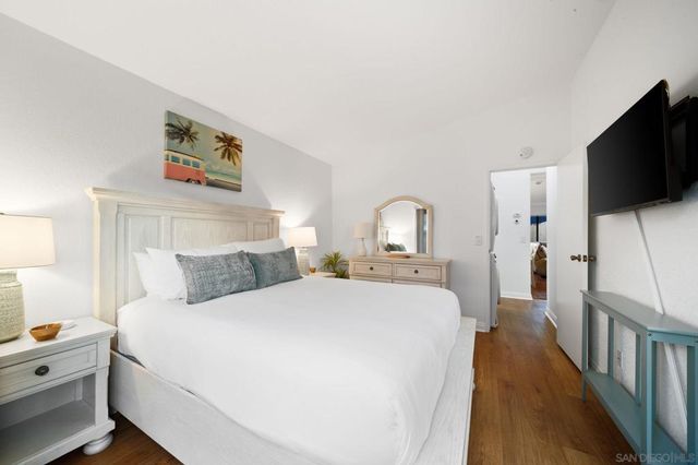 721 Glenview, La Jolla, CA 92037