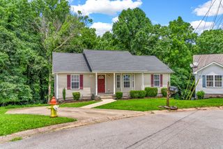 1054 Red Apple Ct, Clarksville, TN 37040