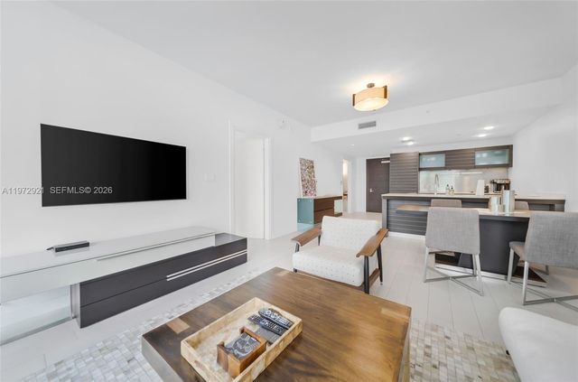 200 Biscayne Boulevard Way 3811, Miami, FL 33131