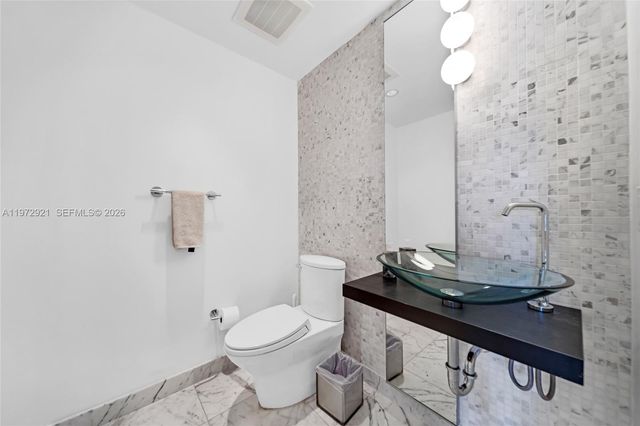 200 Biscayne Boulevard Way 3811, Miami, FL 33131