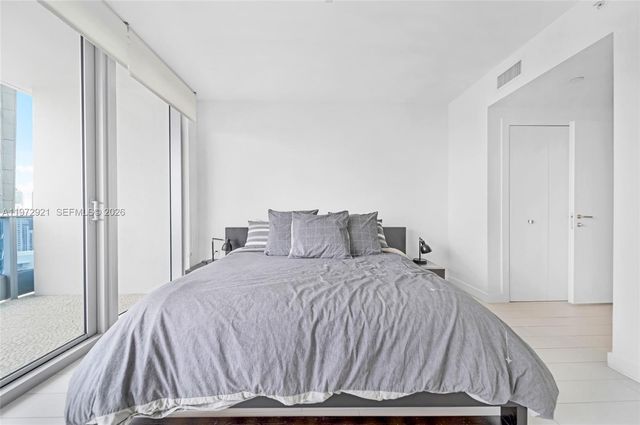 200 Biscayne Boulevard Way 3811, Miami, FL 33131