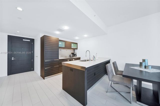 200 Biscayne Boulevard Way 3811, Miami, FL 33131