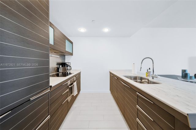 200 Biscayne Boulevard Way 3811, Miami, FL 33131