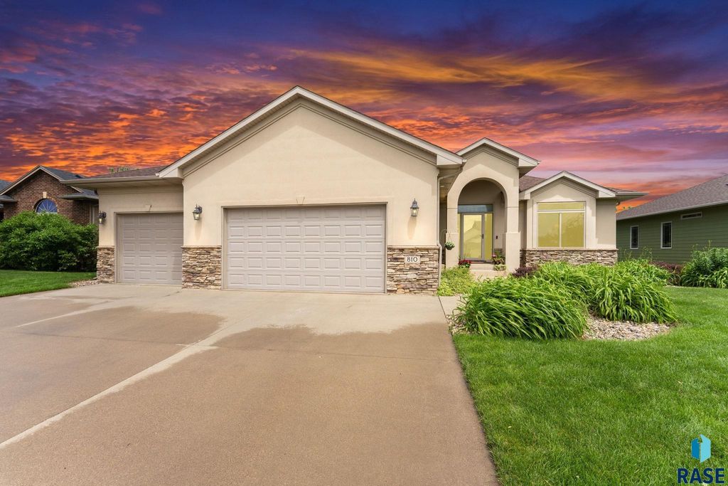 810 Fox Ct Court, Tea, SD 57064