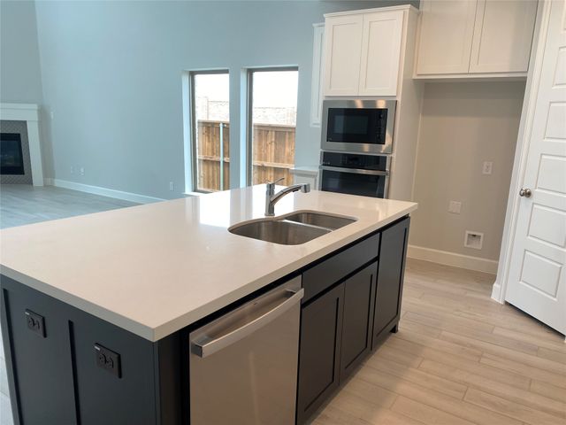 1702 Swayback Lane, Mansfield, TX 76063