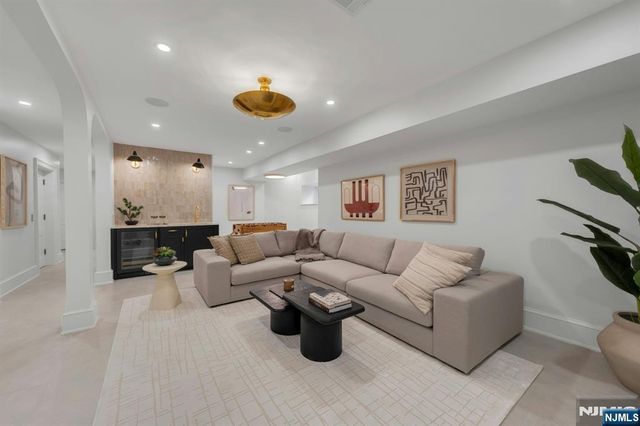 84 Watchung Avenue, Montclair, NJ 07043