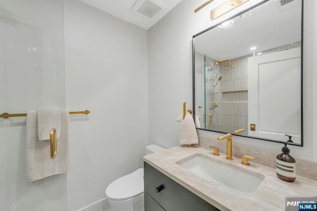 84 Watchung Avenue, Montclair, NJ 07043