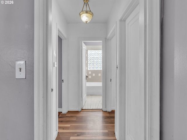 2270 CENTER St, Salem, OR 97301