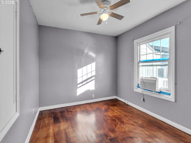 2270 CENTER St, Salem, OR 97301