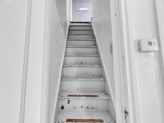 2270 CENTER St, Salem, OR 97301