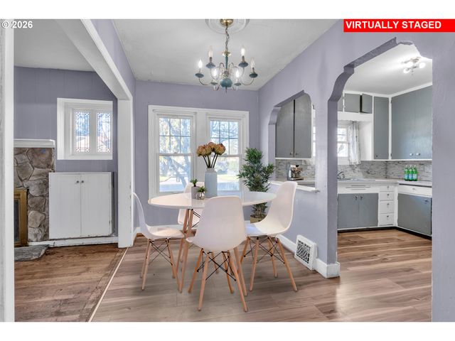 2270 CENTER St, Salem, OR 97301